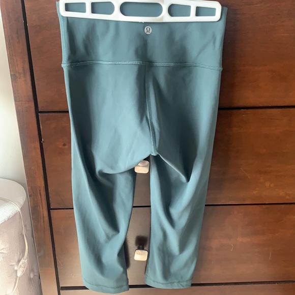 Teal cropped lululemon leggings good condition - Picture 2 of 4